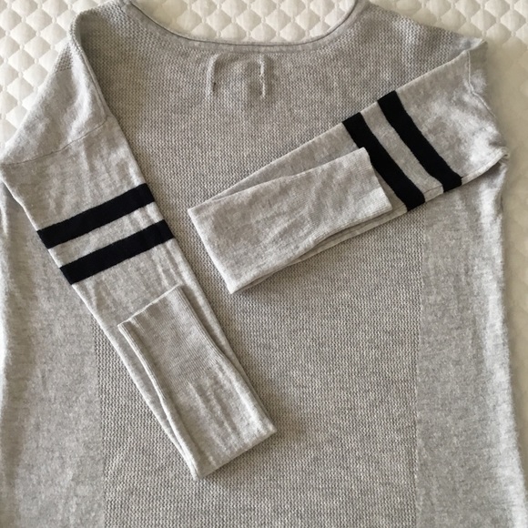 American Eagle Ahh-mazingly Soft Sweater - Picture 4 of 5